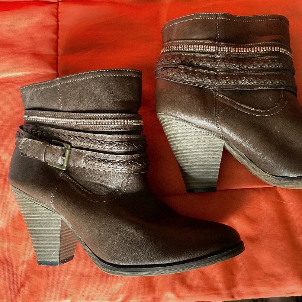 Massini SZ 11 pull on short boots in dark brown in VGUC